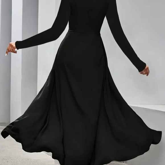 Woman’s Top - Picture 2 of 5